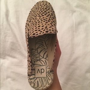 DV cheetah print slides
